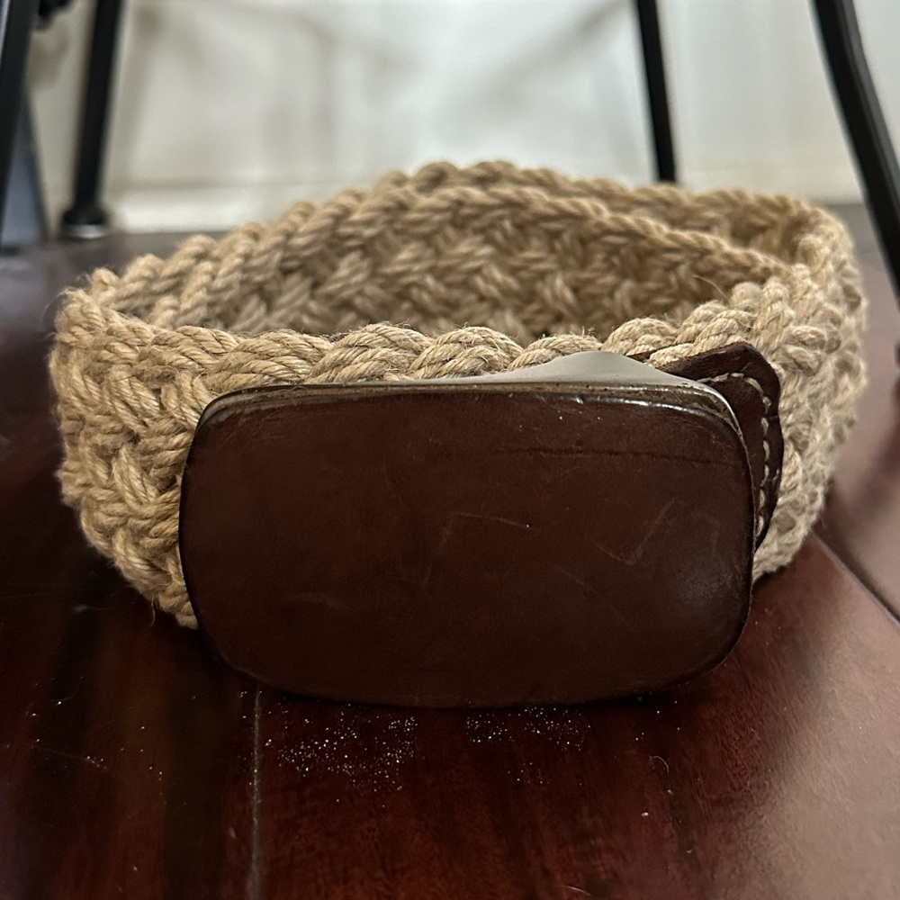 Braided belt with genuine leather buckle